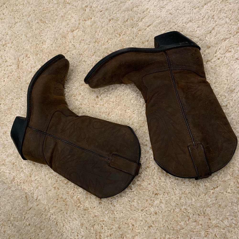 DURANGO women’s cowboy boots.